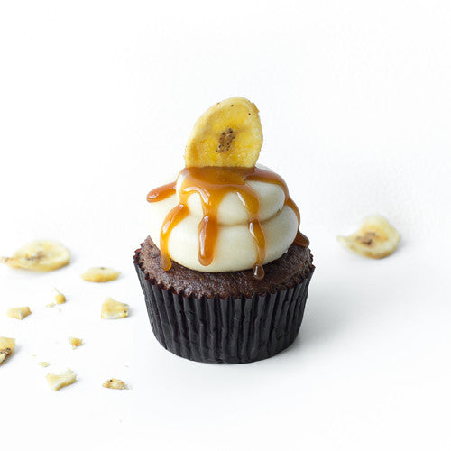 Single Banana Caramel Maple gourmet nut-free cupcake with maple frosting and a banana chip garnish for Toronto delivery.