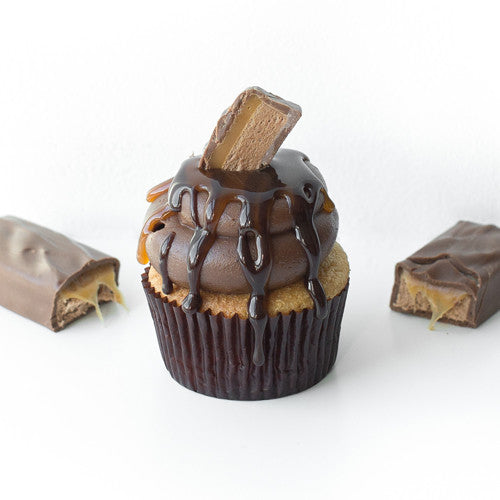 Single Candy Bar gourmet nut-free cupcake with chocolate frosting, fudge/caramel drizzle, and a piece of chocolate-coated nougat on top for Toronto delivery.