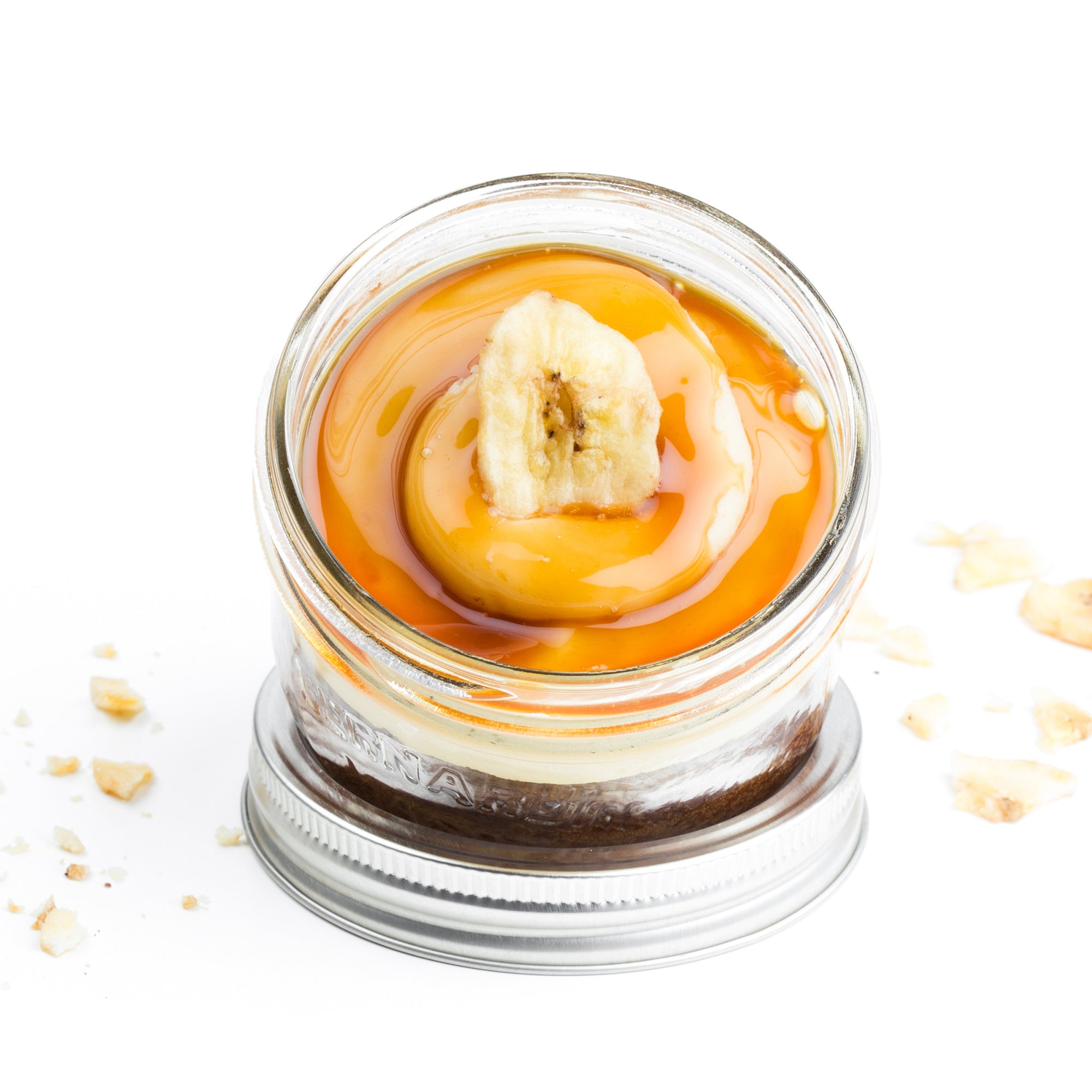 Banana Caramel Maple Jarcake (available in Mini/Regular sizes) in a jar with personalized sticker option, maple frosting, caramel, and banana chip for nut-free delivery in Toronto.