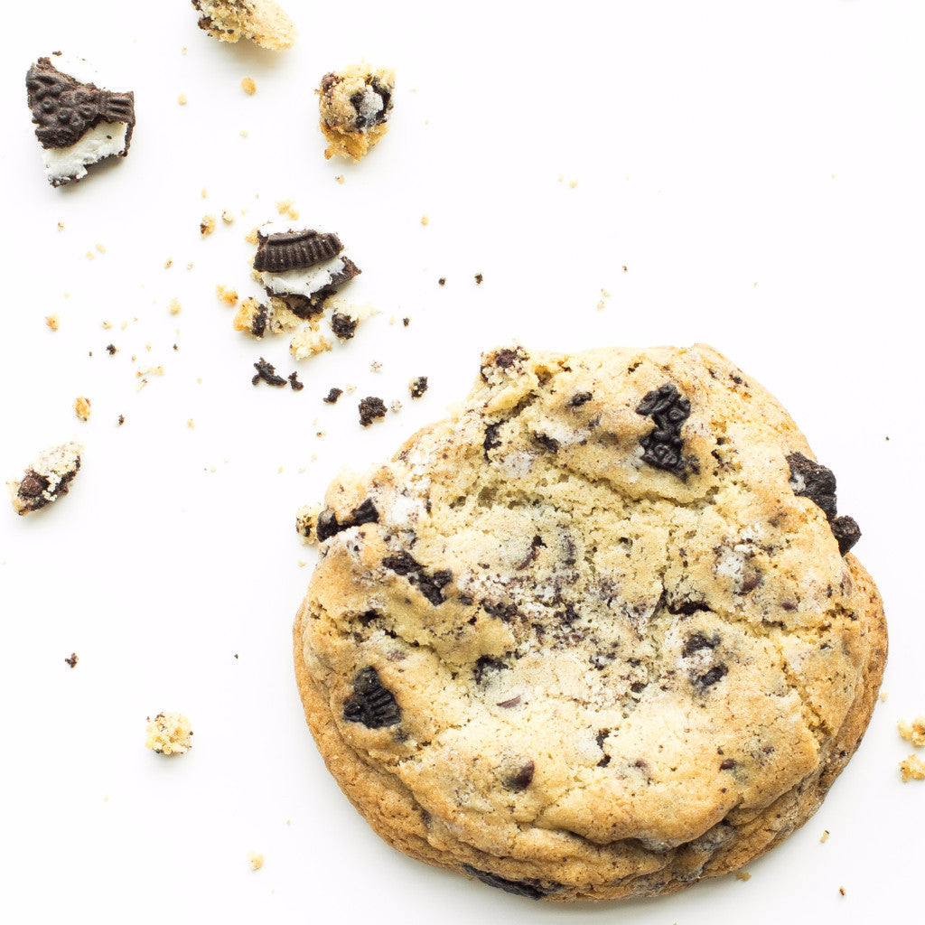 Single soft-baked Cookies & Cream nut-free cookie, individually wrapped, featuring chocolate sandwich cookie chunks for a treat in Toronto.