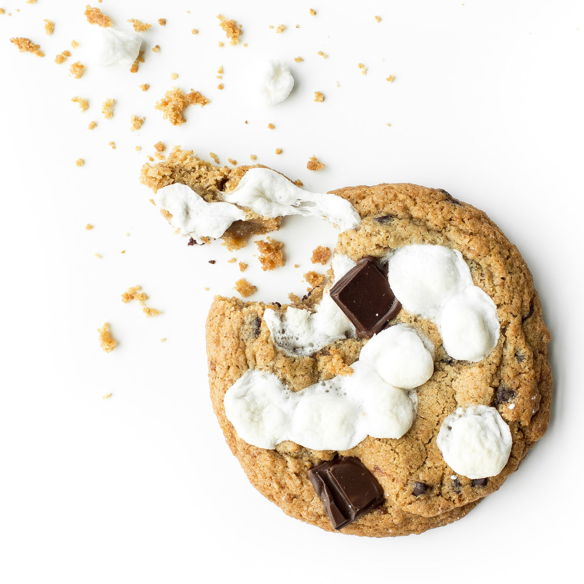 Single S'mores gourmet nut-free graham cracker cookie with toasted marshmallow and chocolate pieces for Toronto delivery.