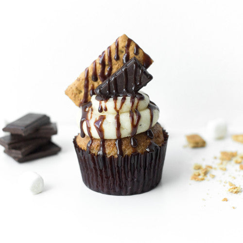 Single S'mores gourmet nut-free cupcake with roasted marshmallow frosting, fudge filling, and graham cracker piece for Toronto delivery.
